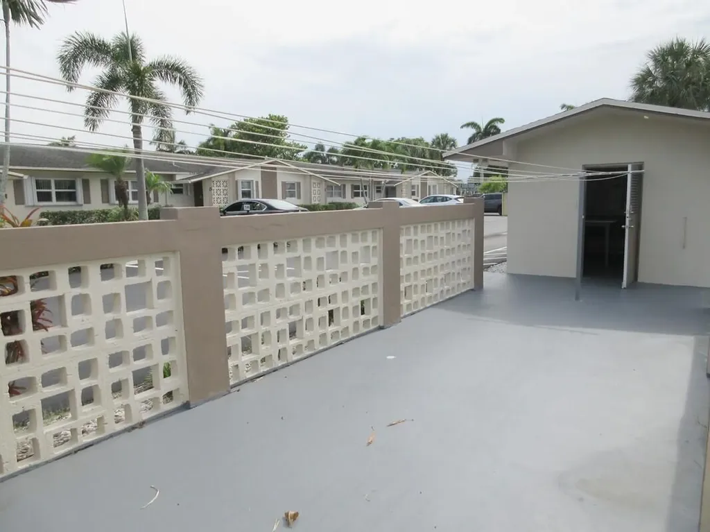 2572 Emory Drive E West Palm Beach FL 33415