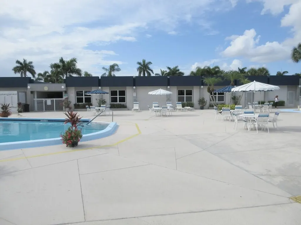 2572 Emory Drive E West Palm Beach FL 33415
