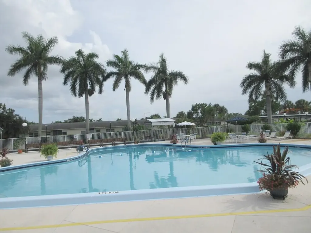 2572 Emory Drive E West Palm Beach FL 33415