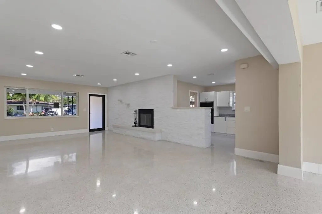 570 SE 2nd Avenue Pompano Beach FL 33060
