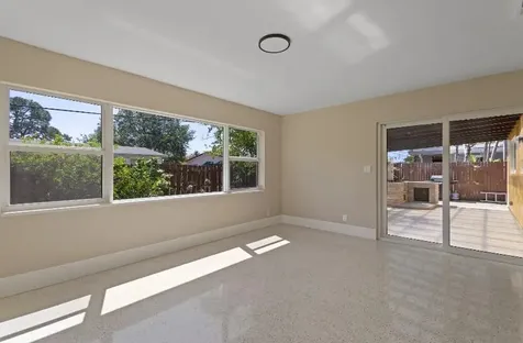 570 SE 2nd Avenue Pompano Beach FL 33060