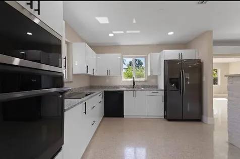 570 SE 2nd Avenue Pompano Beach FL 33060