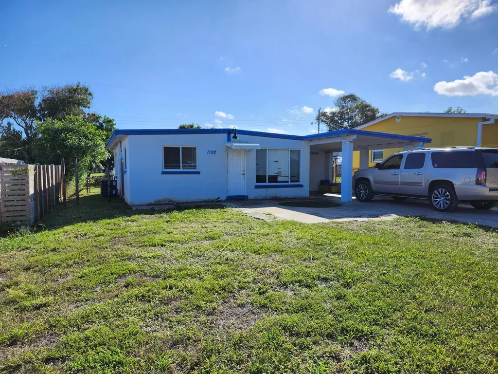 1102 James Road Lake Worth FL 33462