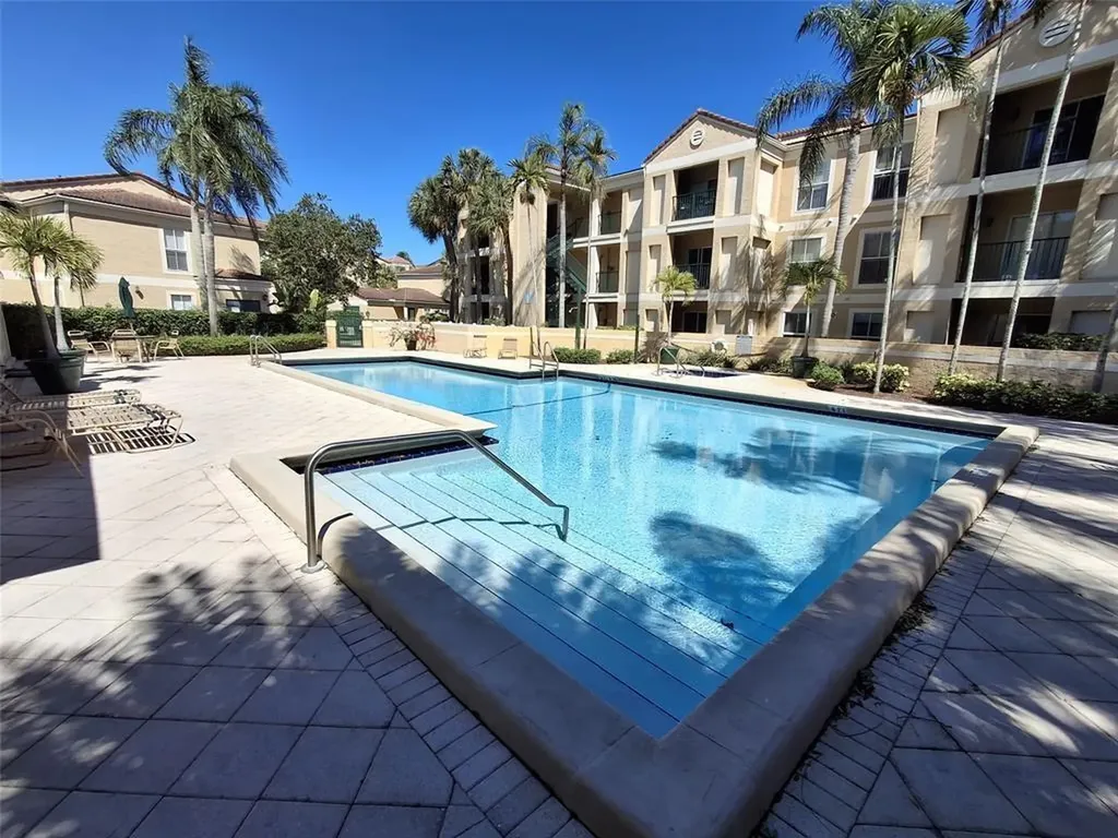 899 W Riverside Drive Coral Springs FL 33071