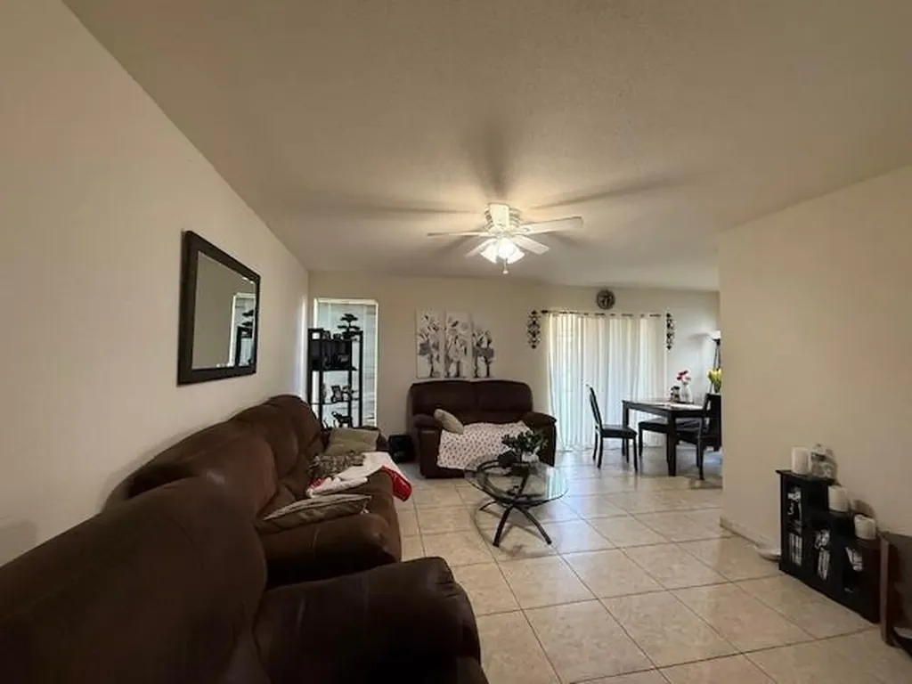 899 W Riverside Drive Coral Springs FL 33071