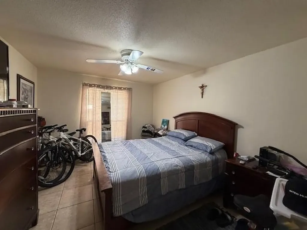 899 W Riverside Drive Coral Springs FL 33071
