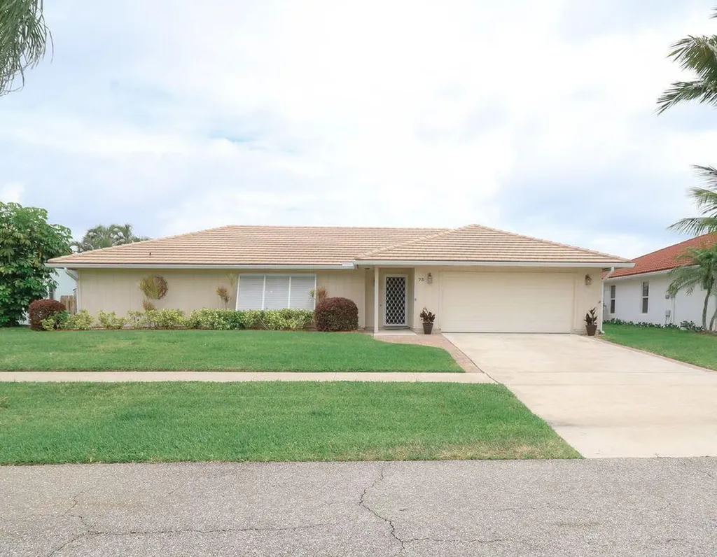 73 Pine Hill Trail W Jupiter FL 33469