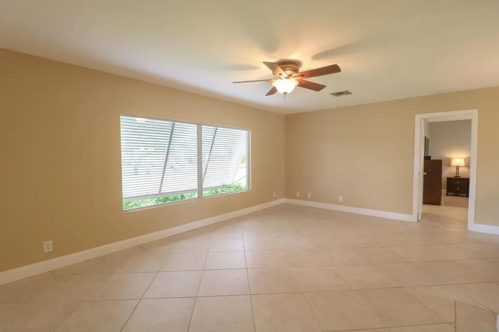 73 Pine Hill Trail W Jupiter FL 33469