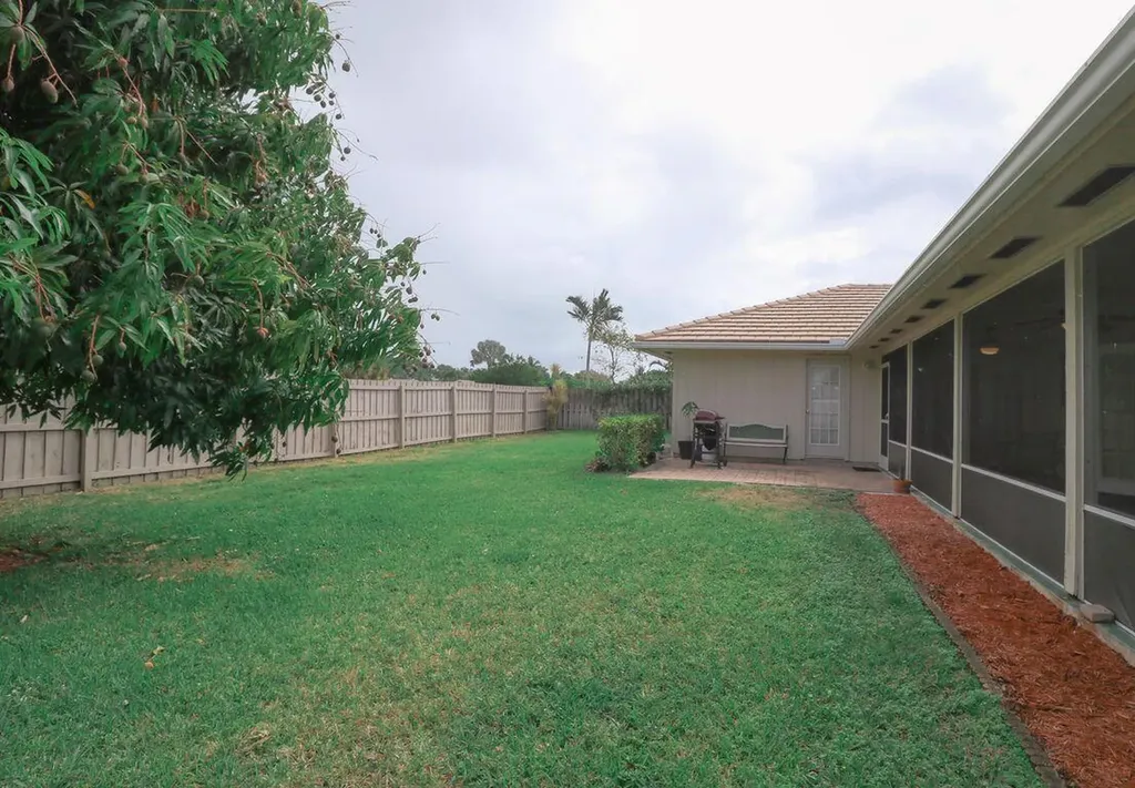73 Pine Hill Trail W Jupiter FL 33469