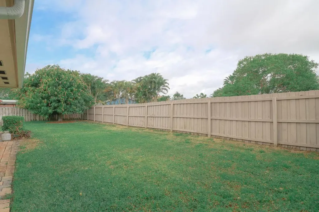 73 Pine Hill Trail W Jupiter FL 33469