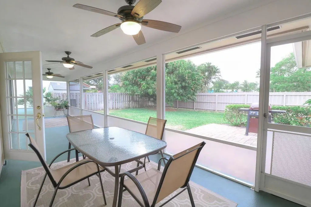 73 Pine Hill Trail W Jupiter FL 33469