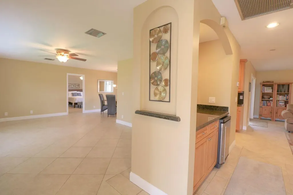 73 Pine Hill Trail W Jupiter FL 33469