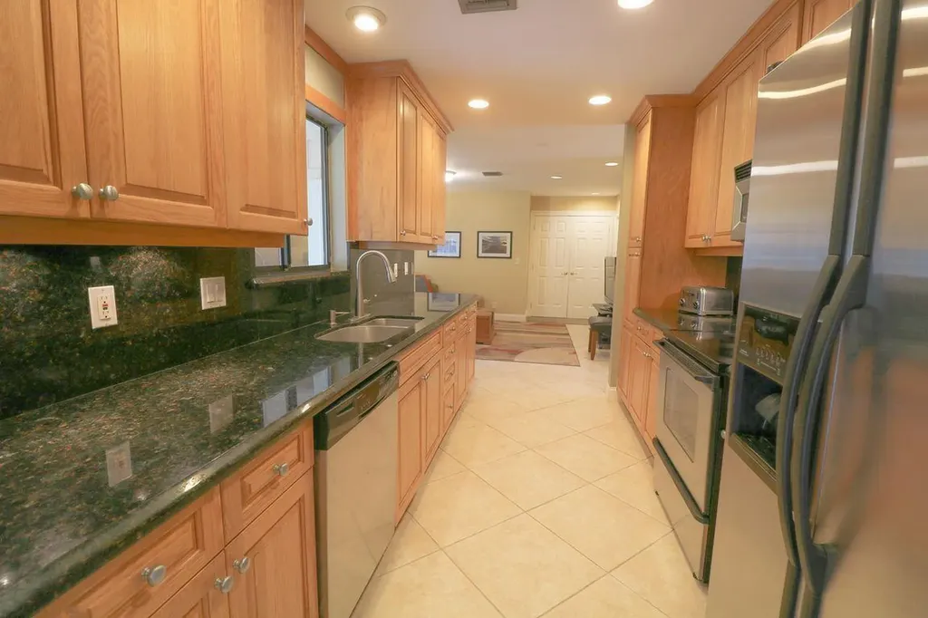 73 Pine Hill Trail W Jupiter FL 33469