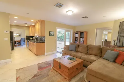73 Pine Hill Trail W Jupiter FL 33469