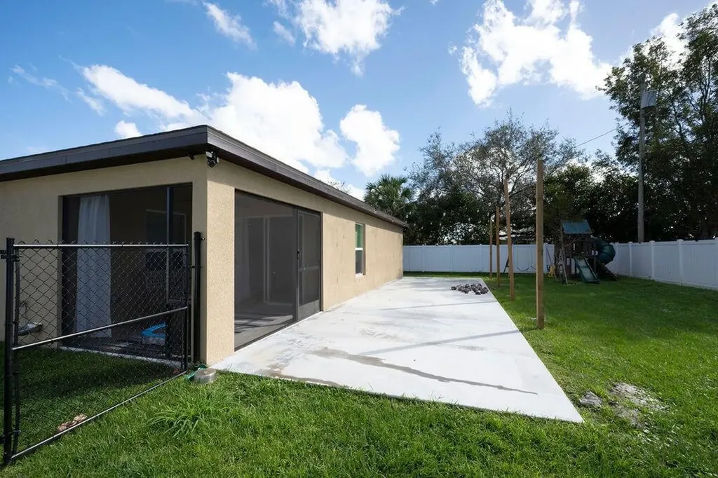 414 SW Dahled Avenue Port St Lucie FL 34953