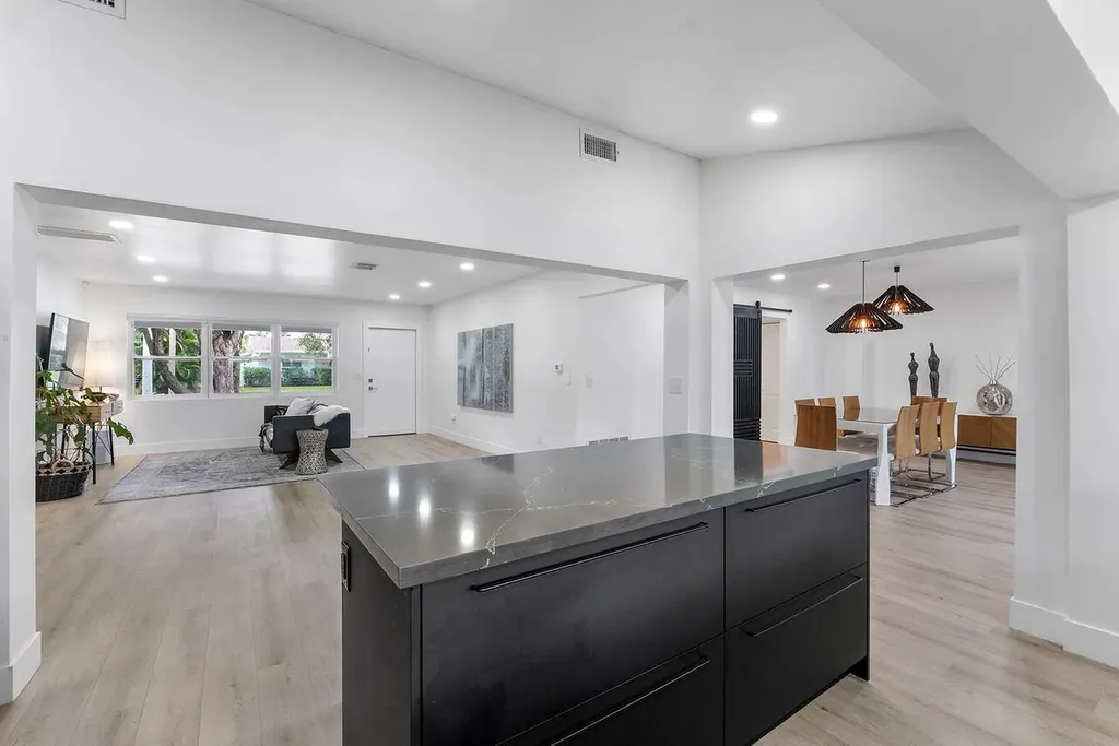701 SE 5th Court Pompano Beach FL 33060