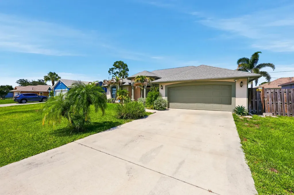 3881 SW Janiga Street Port St Lucie FL 34953
