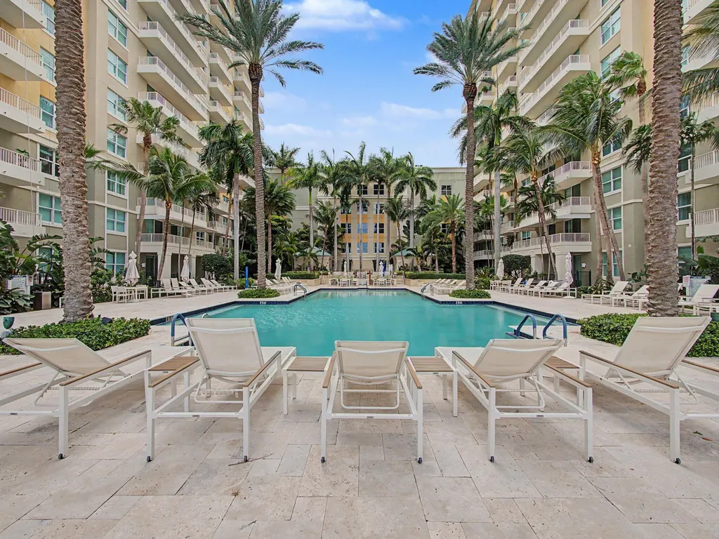 625 Casa Loma Boulevard Boynton Beach FL 33435
