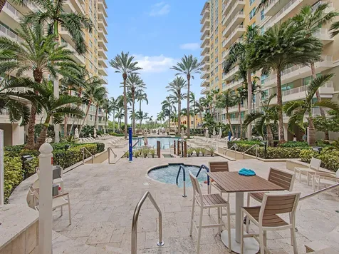 625 Casa Loma Boulevard Boynton Beach FL 33435