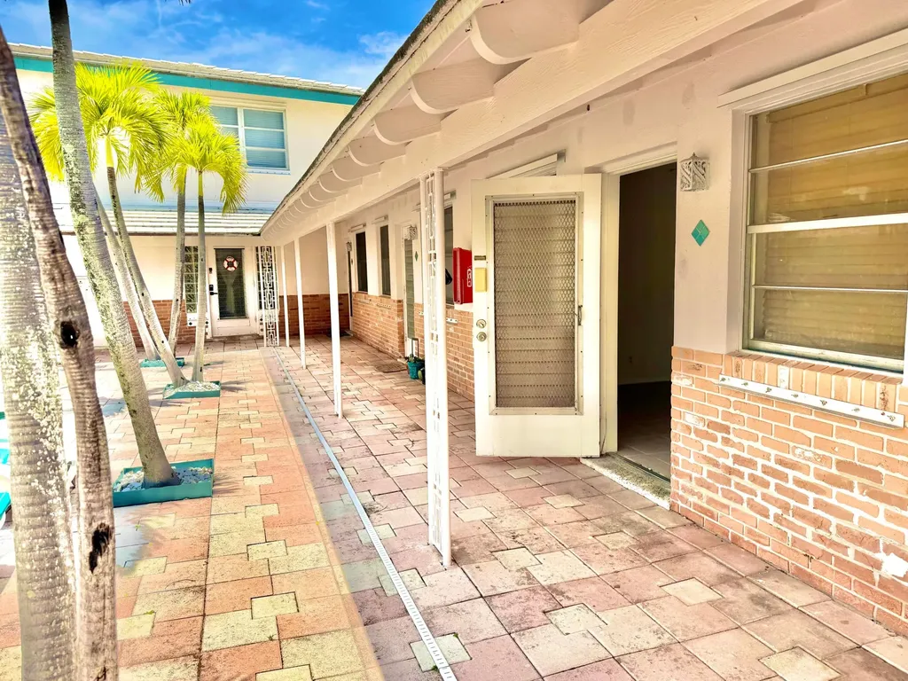 143 Inlet Way West Palm Beach FL 33404