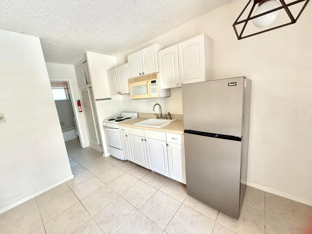 143 Inlet Way West Palm Beach FL 33404