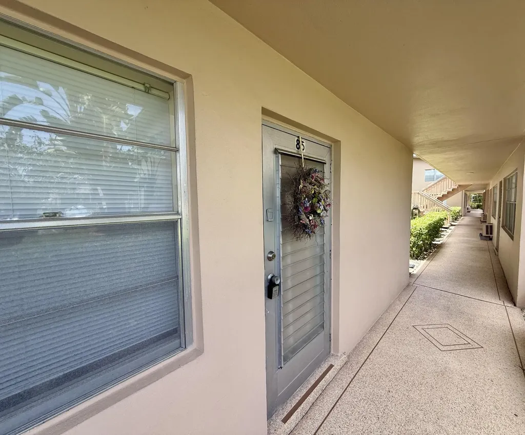 85 Canterbury D West Palm Beach FL 33417
