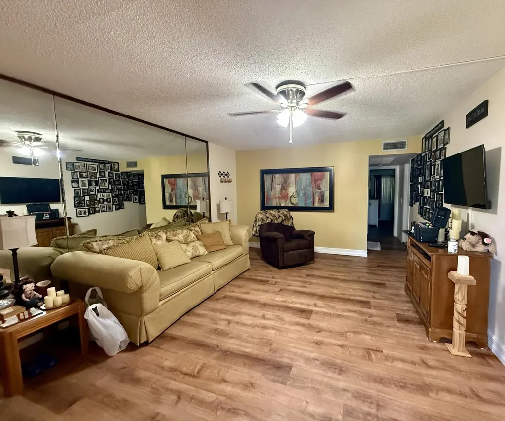 85 Canterbury D West Palm Beach FL 33417
