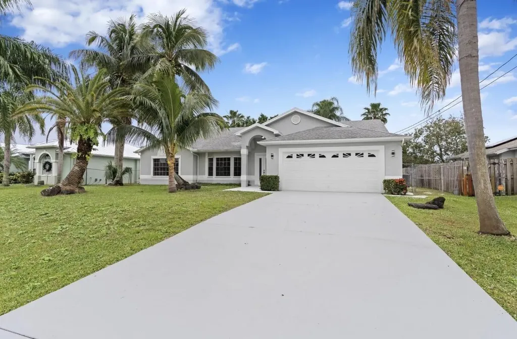 272 SW Carter Avenue Port St Lucie FL 34983