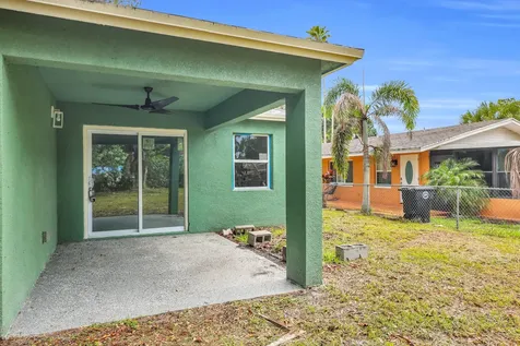 2002 Avenue M Fort Pierce FL 34950