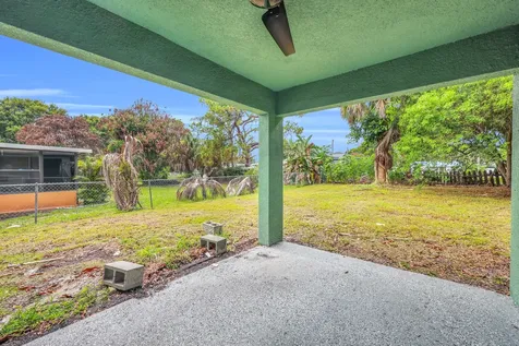 2002 Avenue M Fort Pierce FL 34950