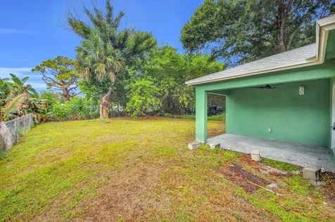 2002 Avenue M Fort Pierce FL 34950