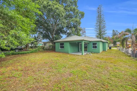 2002 Avenue M Fort Pierce FL 34950