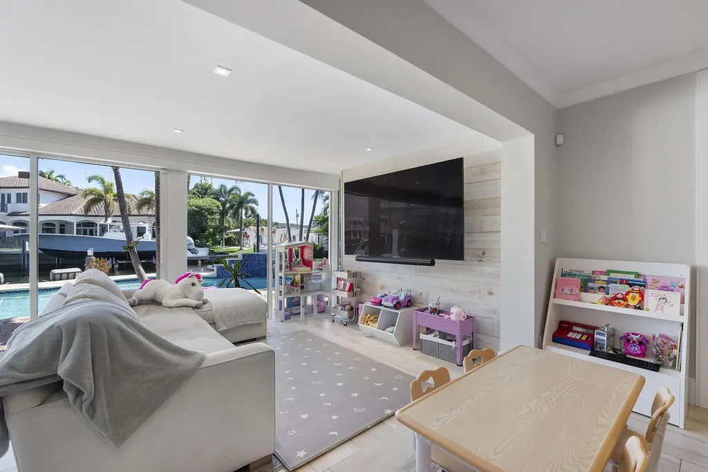 725 NE 36th Street Boca Raton FL 33431