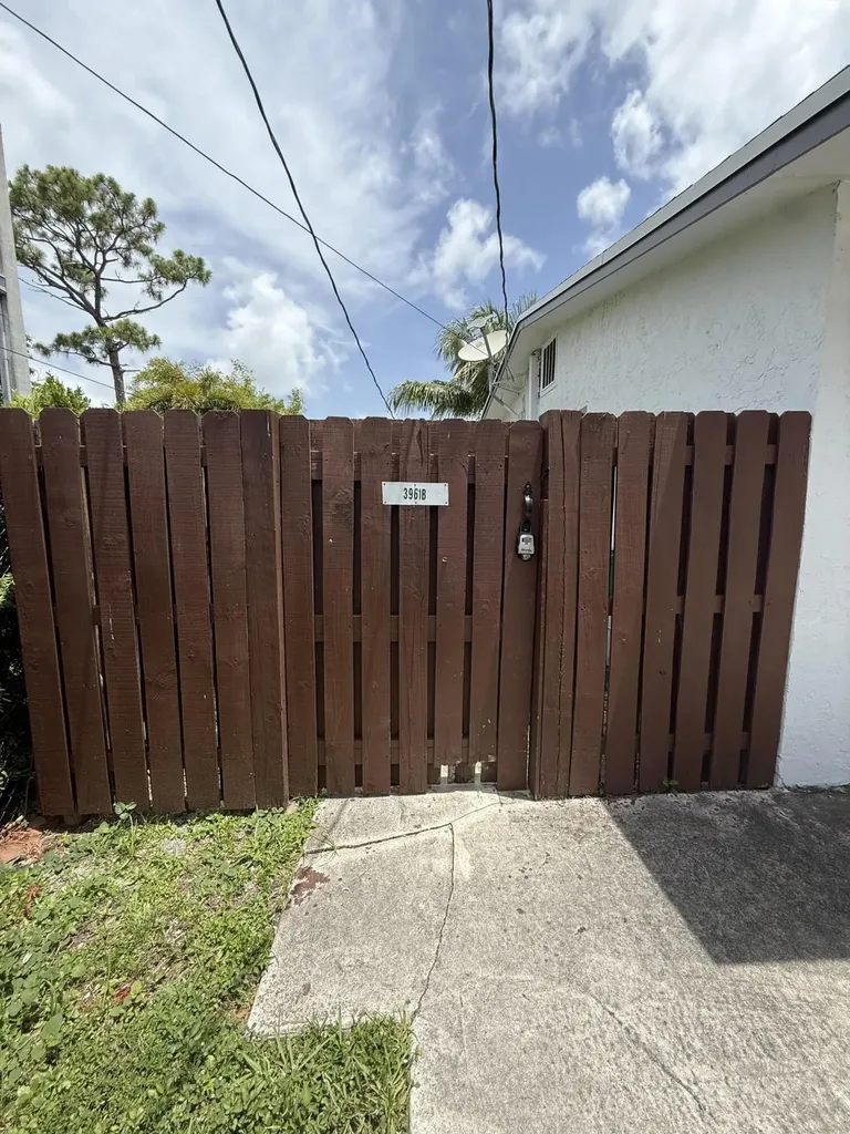 3961 Park Lane Palm Springs FL 33406