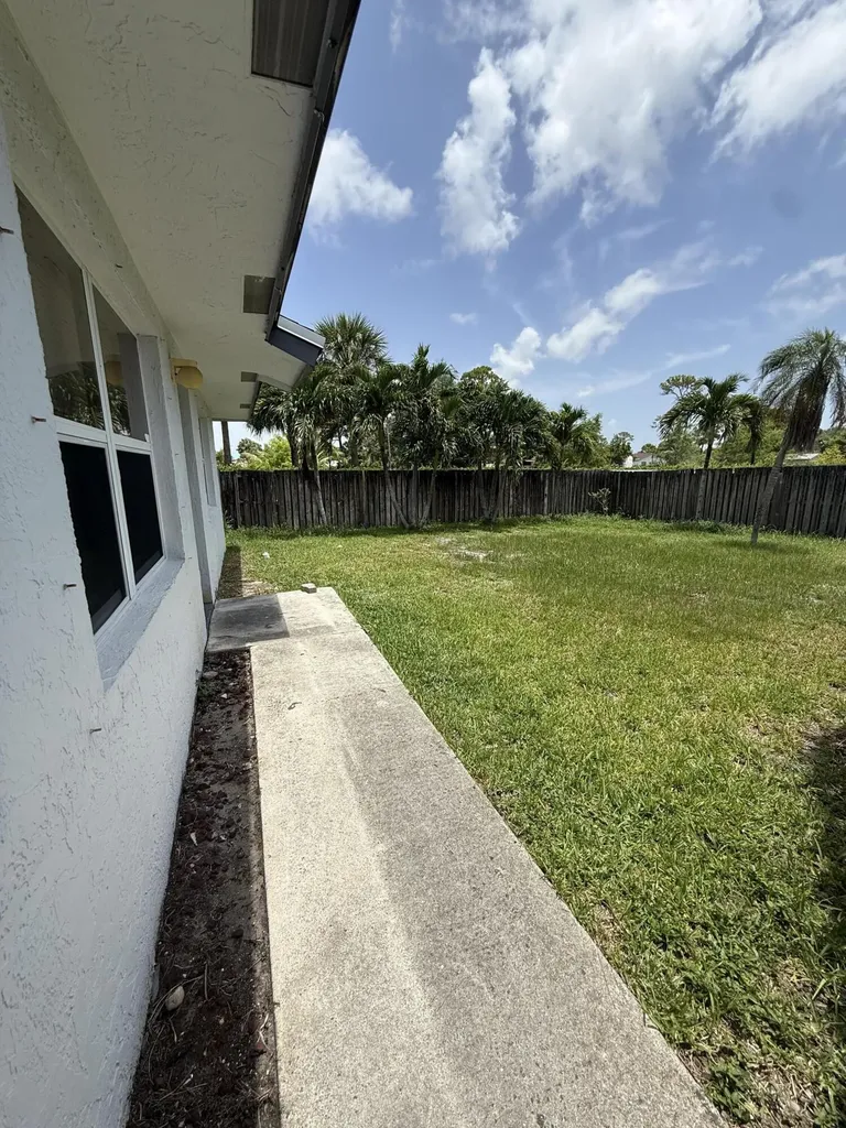 3961 Park Lane Palm Springs FL 33406