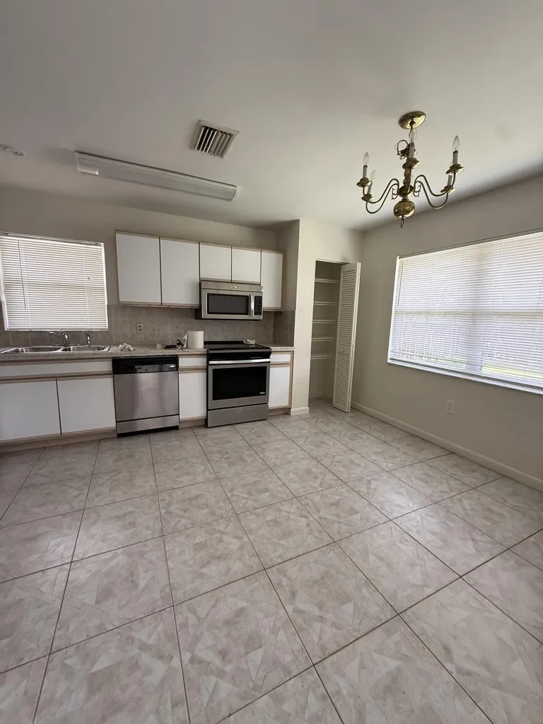 3961 Park Lane Palm Springs FL 33406