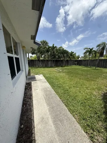 3961 Park Lane Palm Springs FL 33406