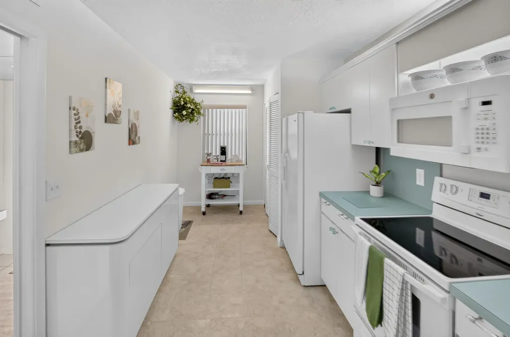 2898 SW 22nd Circle Delray Beach FL 33445
