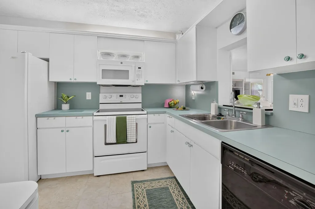 2898 SW 22nd Circle Delray Beach FL 33445