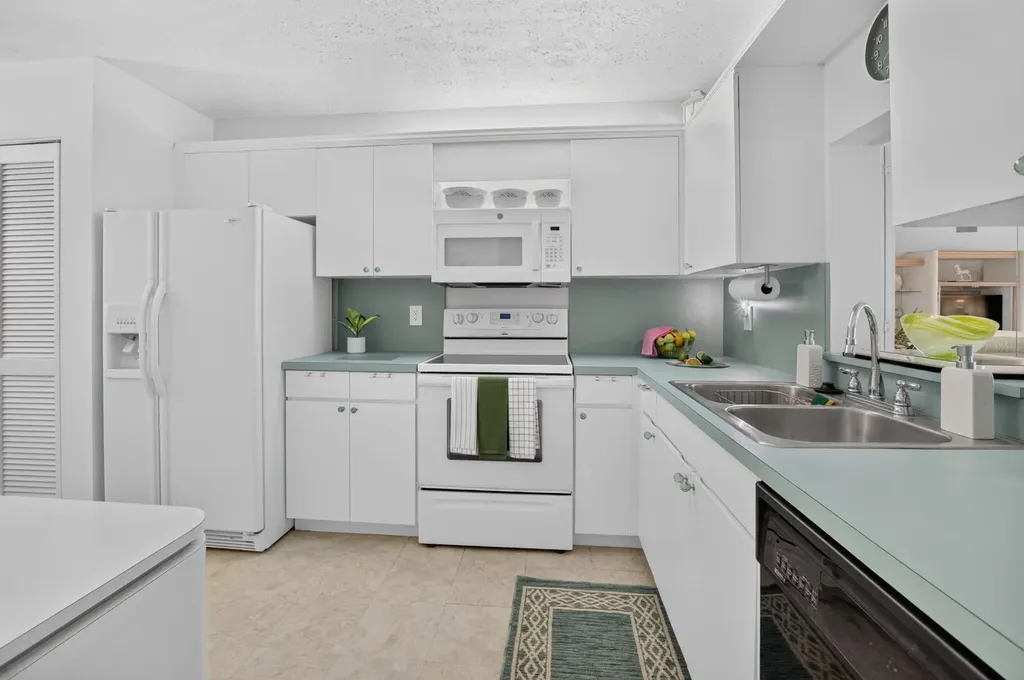 2898 SW 22nd Circle Delray Beach FL 33445