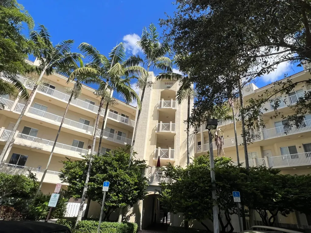 3600 Oaks Clubhouse Drive Pompano Beach FL 33069