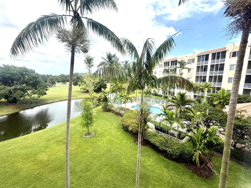 3600 Oaks Clubhouse Drive Pompano Beach FL 33069