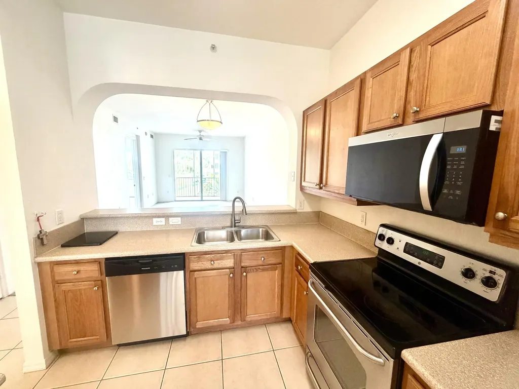 3600 Oaks Clubhouse Drive Pompano Beach FL 33069