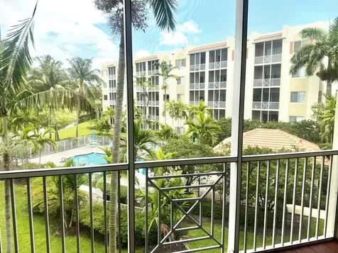 3600 Oaks Clubhouse Drive Pompano Beach FL 33069