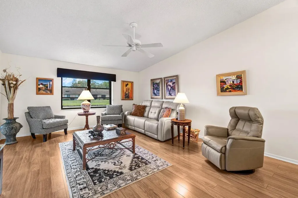 8286 Springlake Drive Boca Raton FL 33496