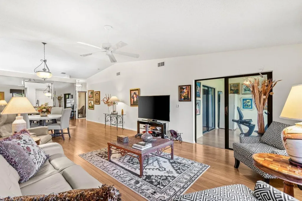 8286 Springlake Drive Boca Raton FL 33496