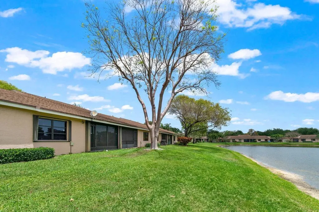 8286 Springlake Drive Boca Raton FL 33496