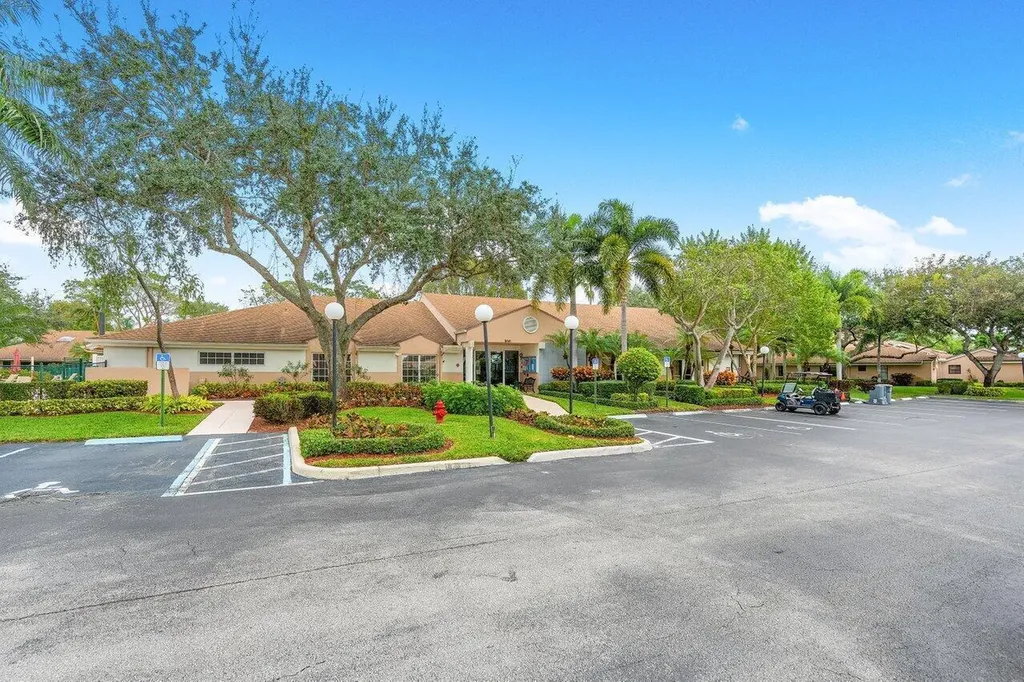 8286 Springlake Drive Boca Raton FL 33496