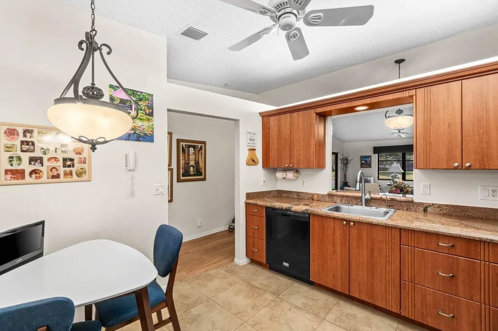 8286 Springlake Drive Boca Raton FL 33496