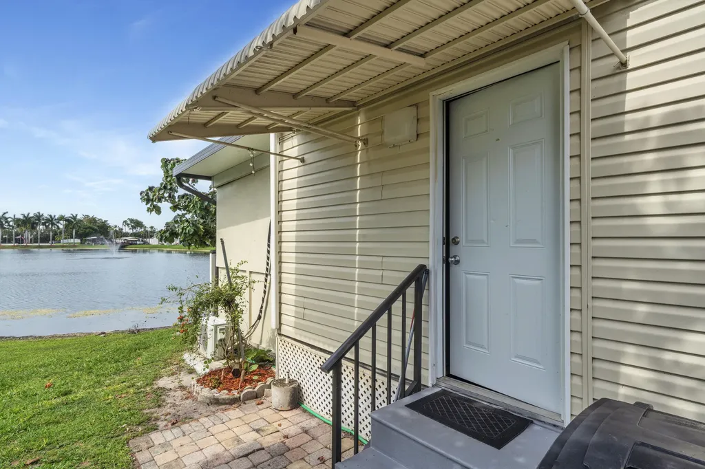 139 Plantation Boulevard Greenacres FL 33467